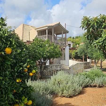 Ploes Luxury Cottages Pesádha エクステリア 写真