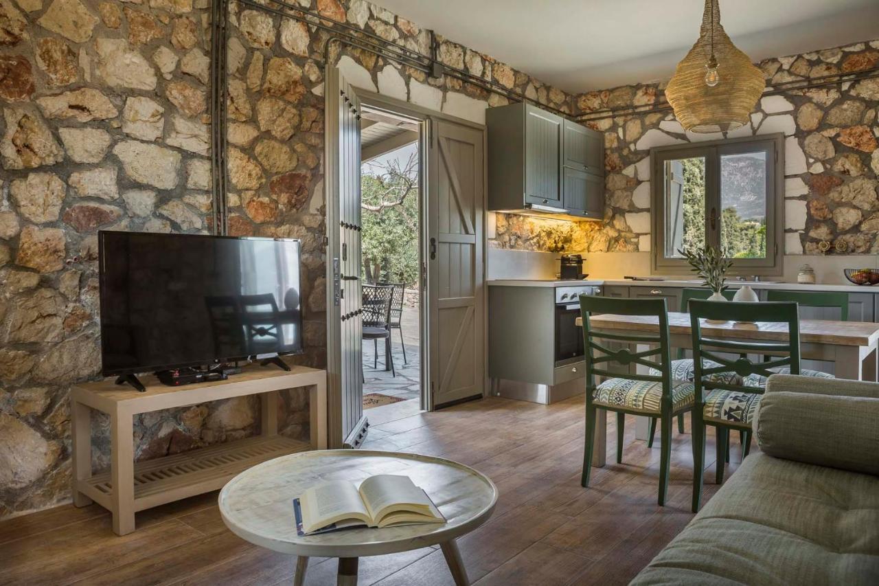 Ploes Luxury Cottages Pesádha エクステリア 写真