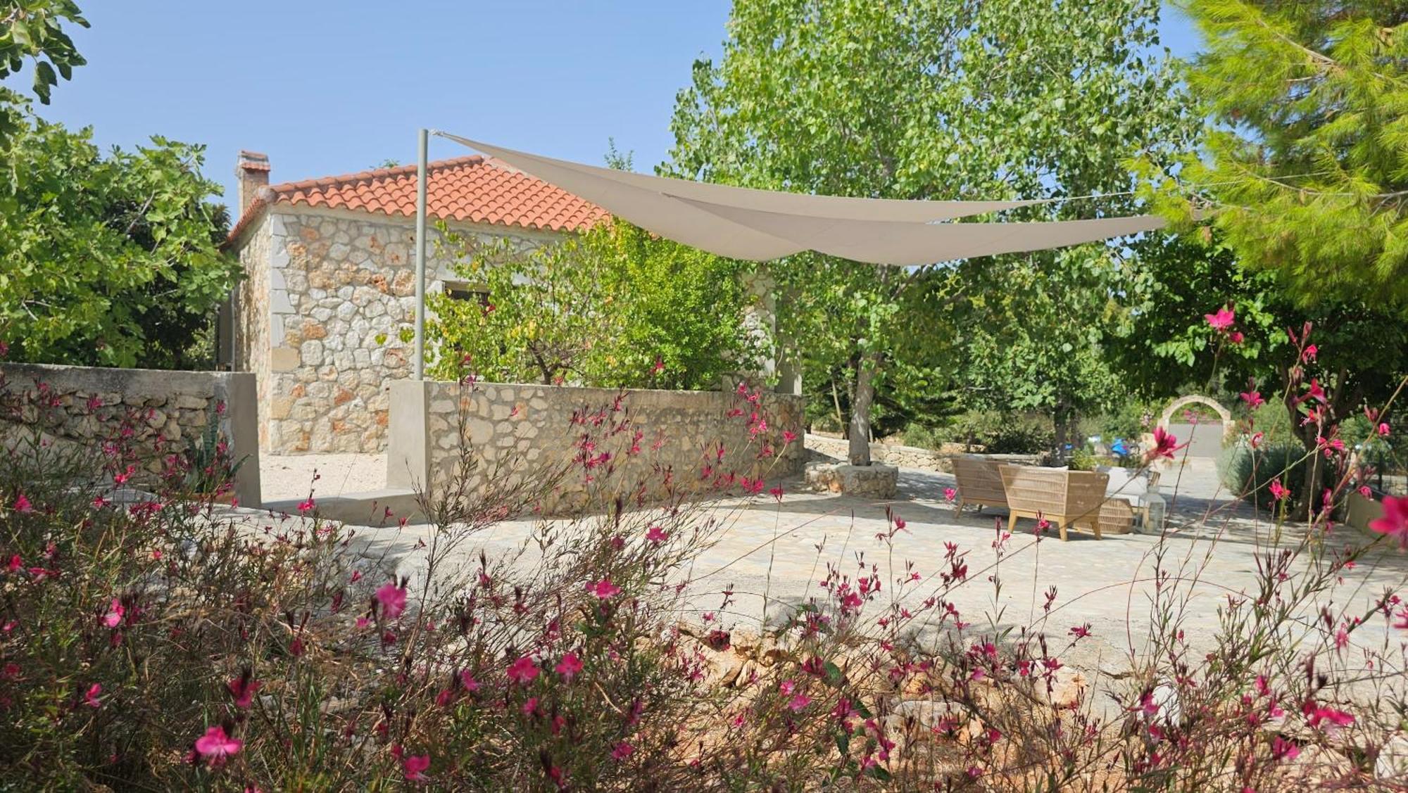 Ploes Luxury Cottages Pesádha エクステリア 写真